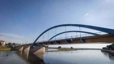 Stadtbrücke Frankfurt (Oder) Grenzübergang zu Polen am Wasser in Oder-Spree