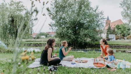 Picknick im Seenland, an der Spree in Beeskow