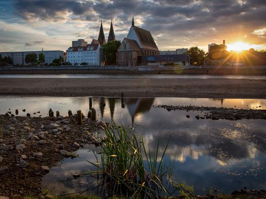 Stadt Frankfurt (Oder) Sonnenuntergang am Fluss in Oder-Spree