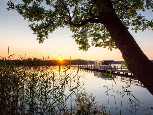 Cecilienpark in Bad Saarow am Scharmützelsee bei Sonnenuntergang