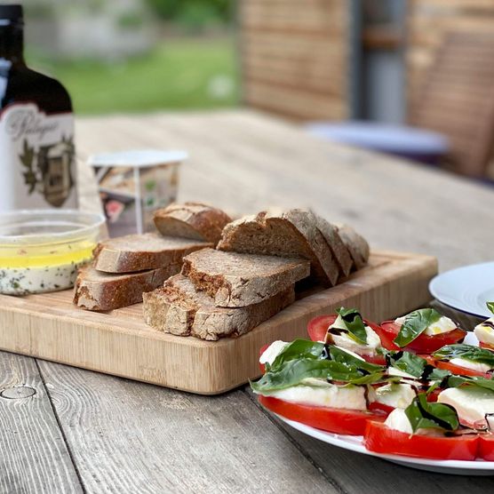 Brotscheiben mit Tomate Mozzarella