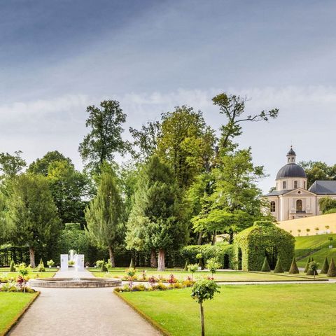 Barockgarten des Kloster Neuzelle mit Blick von der Orangerie auf den Garten