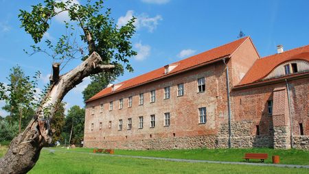 Außenanlage der historischen Streleburg in Storkow (Mark)