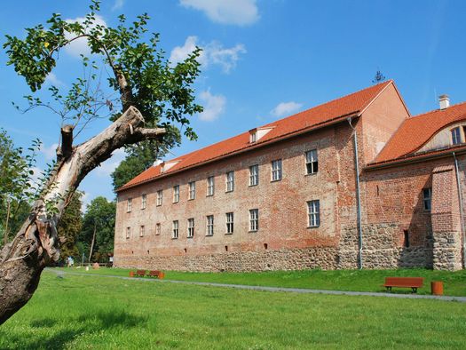 Außenanlage der historischen Streleburg in Storkow (Mark)