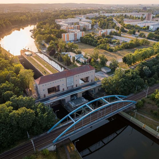 Zwillingsschachtschleuse in Eisenhüttenstadt in Oder-Spre