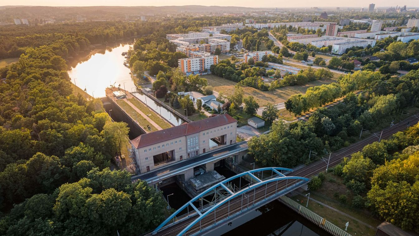 Zwillingsschachtschleuse in Eisenhüttenstadt in Oder-Spre