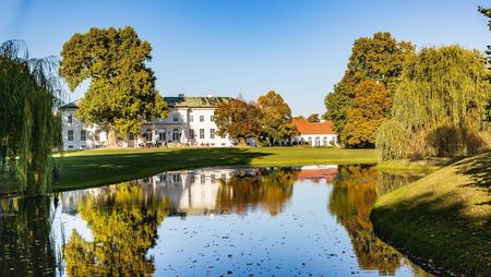 Schloss Neuhardenberg und der Schlosspark im Herbst