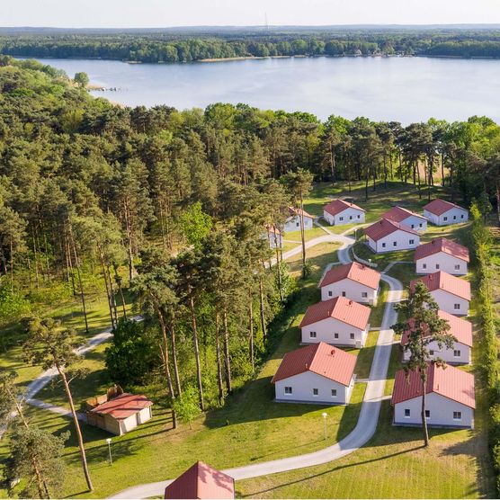 Luftbildaufnahme vom Seepark Wolfswinkel am Großen Storkower See.