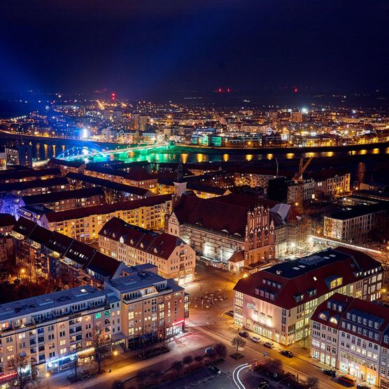 Frankfurt (Oder) in der Nacht von oben