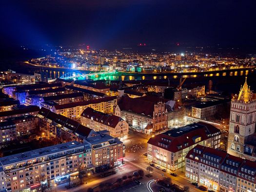 Frankfurt (Oder) in der Nacht von oben