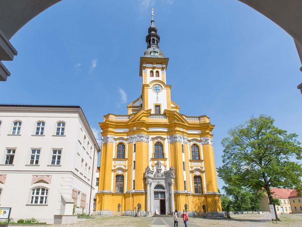 Kloster Beuzelle Frontansicht Klosterhof in Neuzelle in Oder-Spree