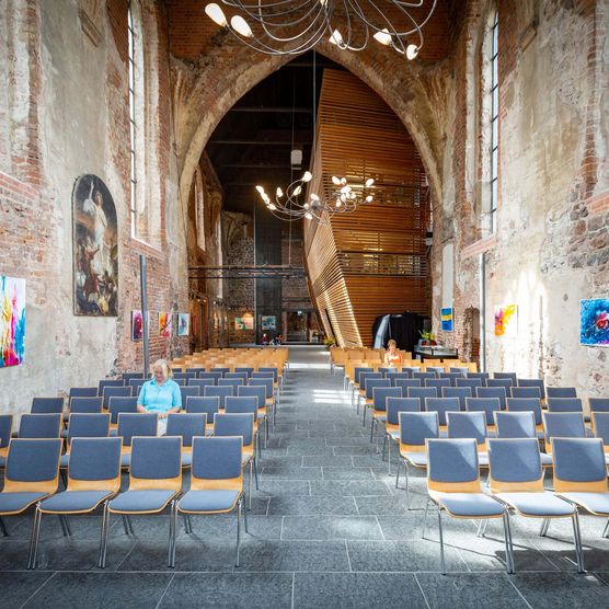 Innenraum der Stadtpfarrkirche Müncheberg mit Bestuhlung